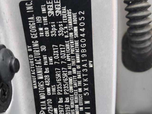 Kia Sorento Base Image 8