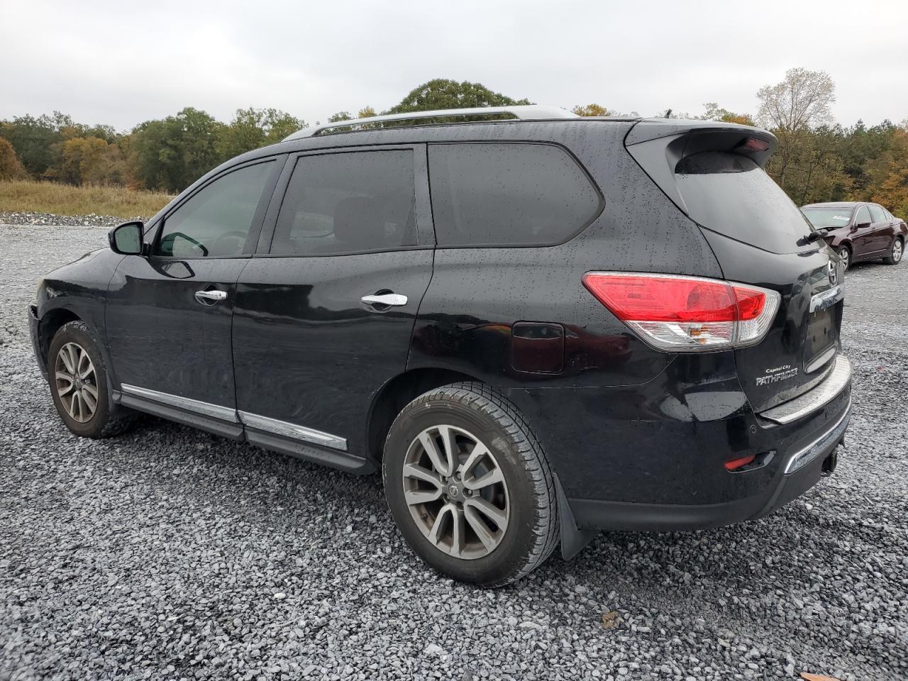 Nissan Pathfinder S Image 3