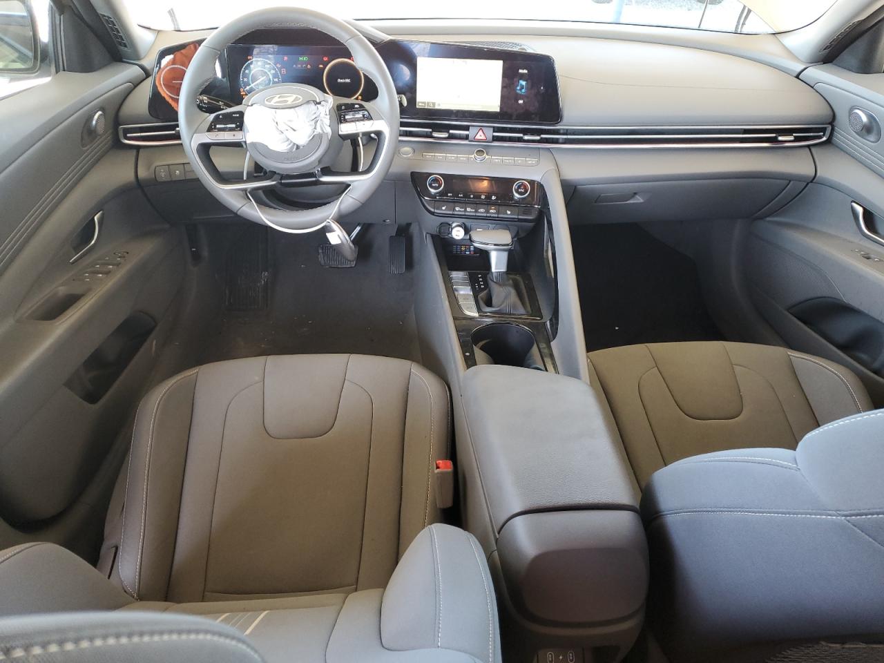 Hyundai ELANTRA Sel Image 5