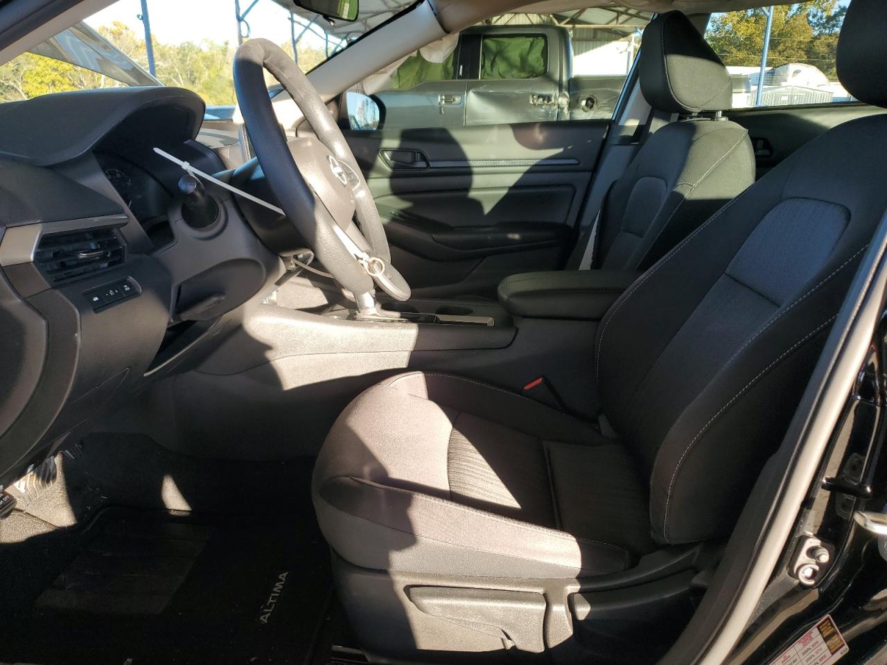 Nissan Altima S Image 6