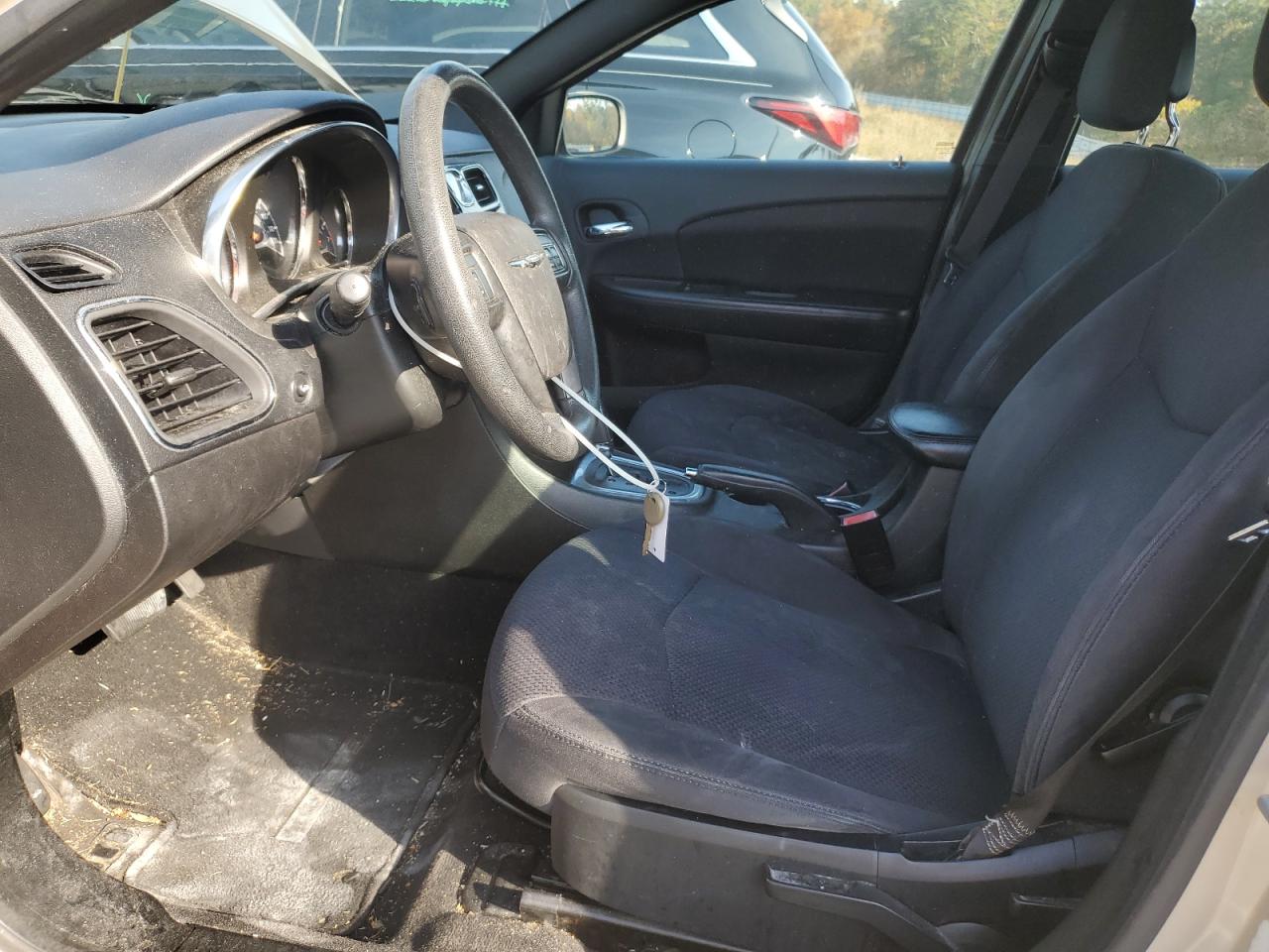 Chrysler 200 Lx Image 6