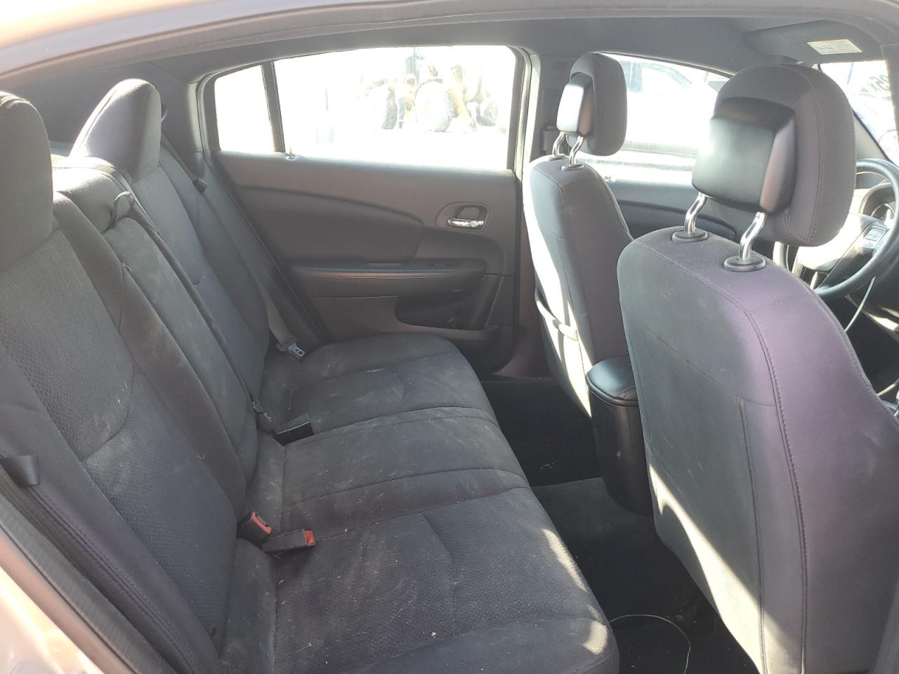 Chrysler 200 Lx Image 4