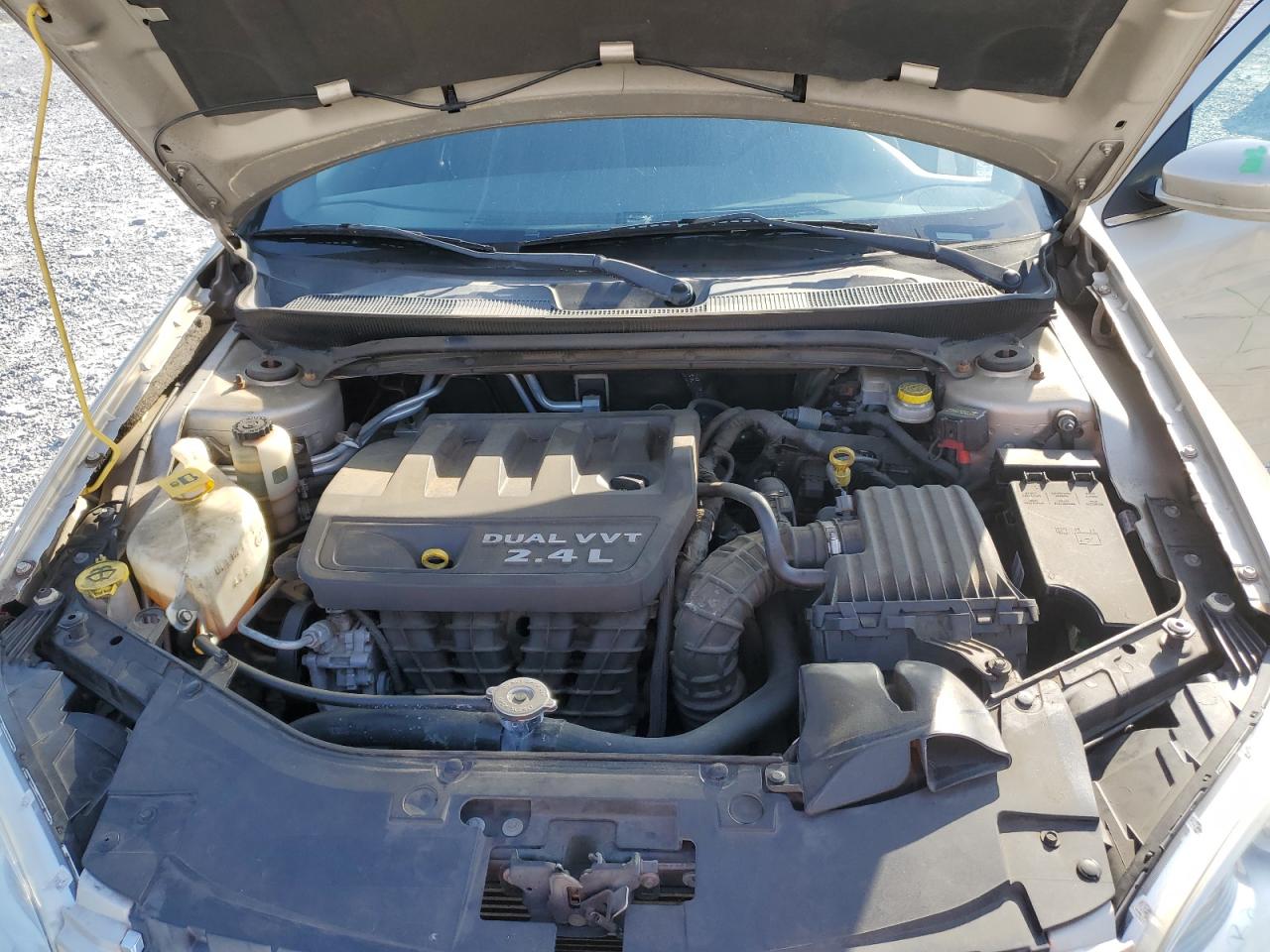 Chrysler 200 Lx Image 9