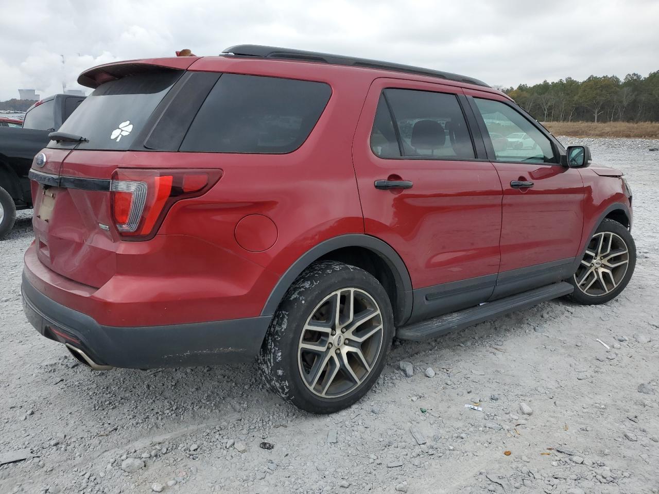 Ford Explorer Sport Image 4