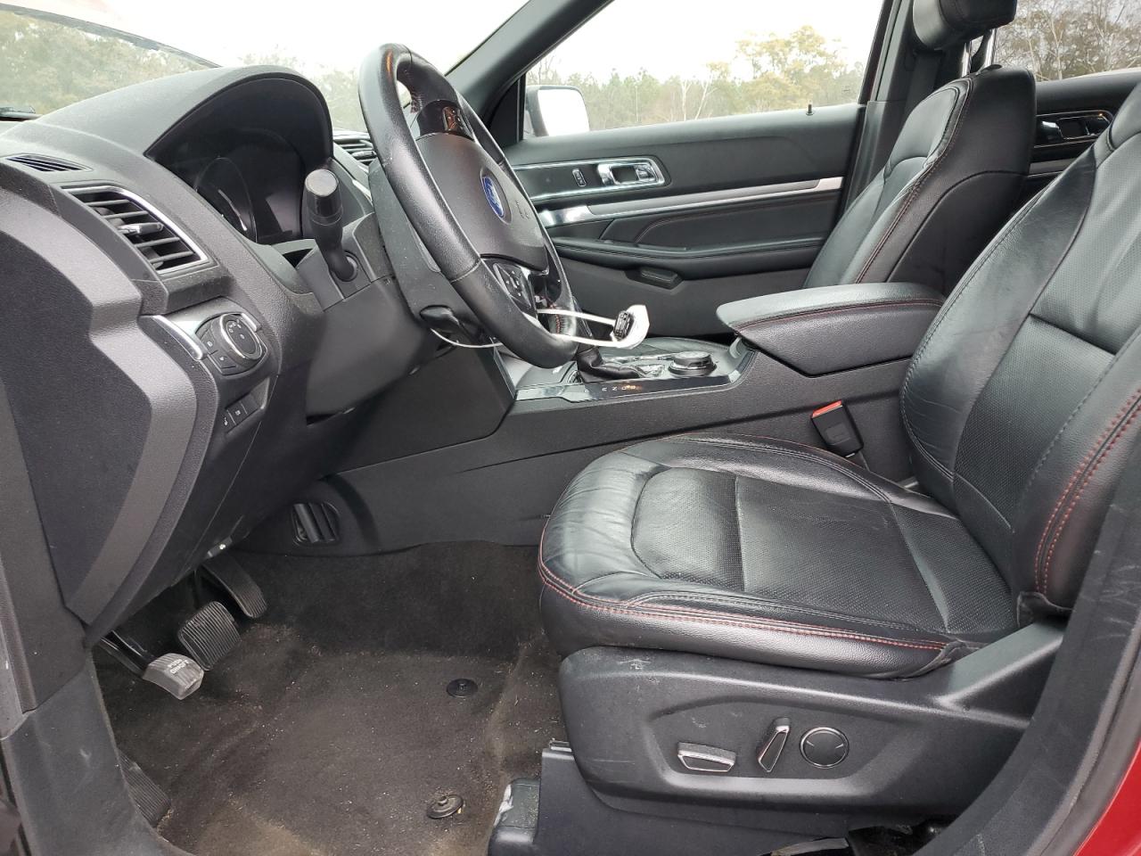 Ford Explorer Sport Image 12