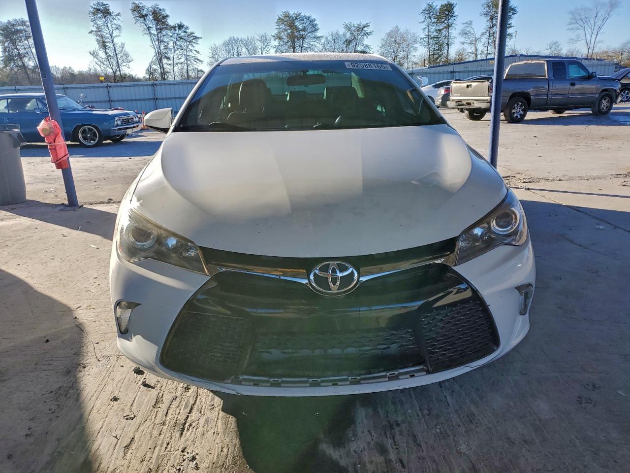 Toyota Camry Le Image 10