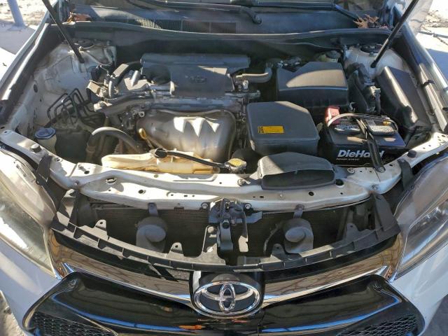 Toyota Camry Le Image 12