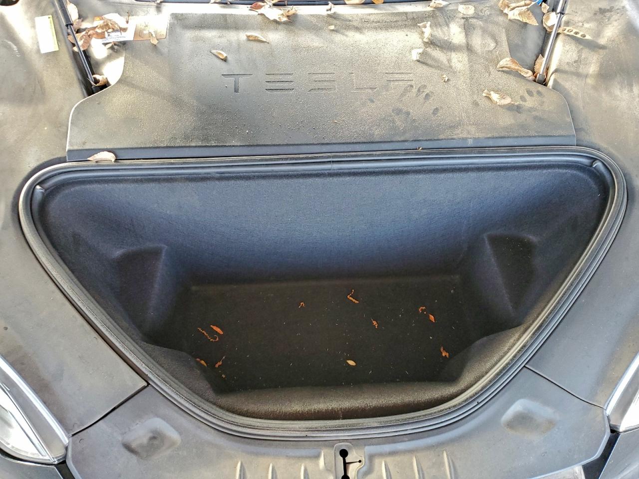 Tesla Model S Image 8