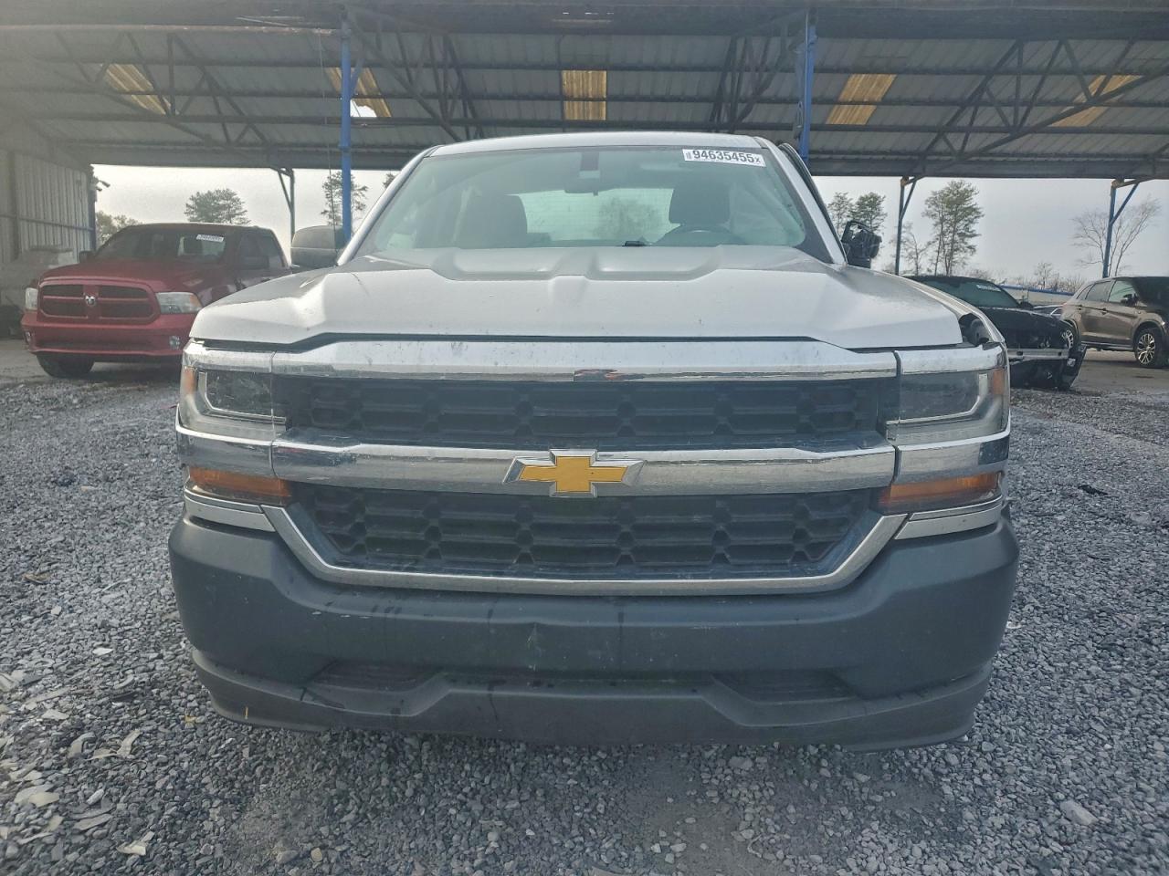 Chevrolet Silverado C1500 Image 2