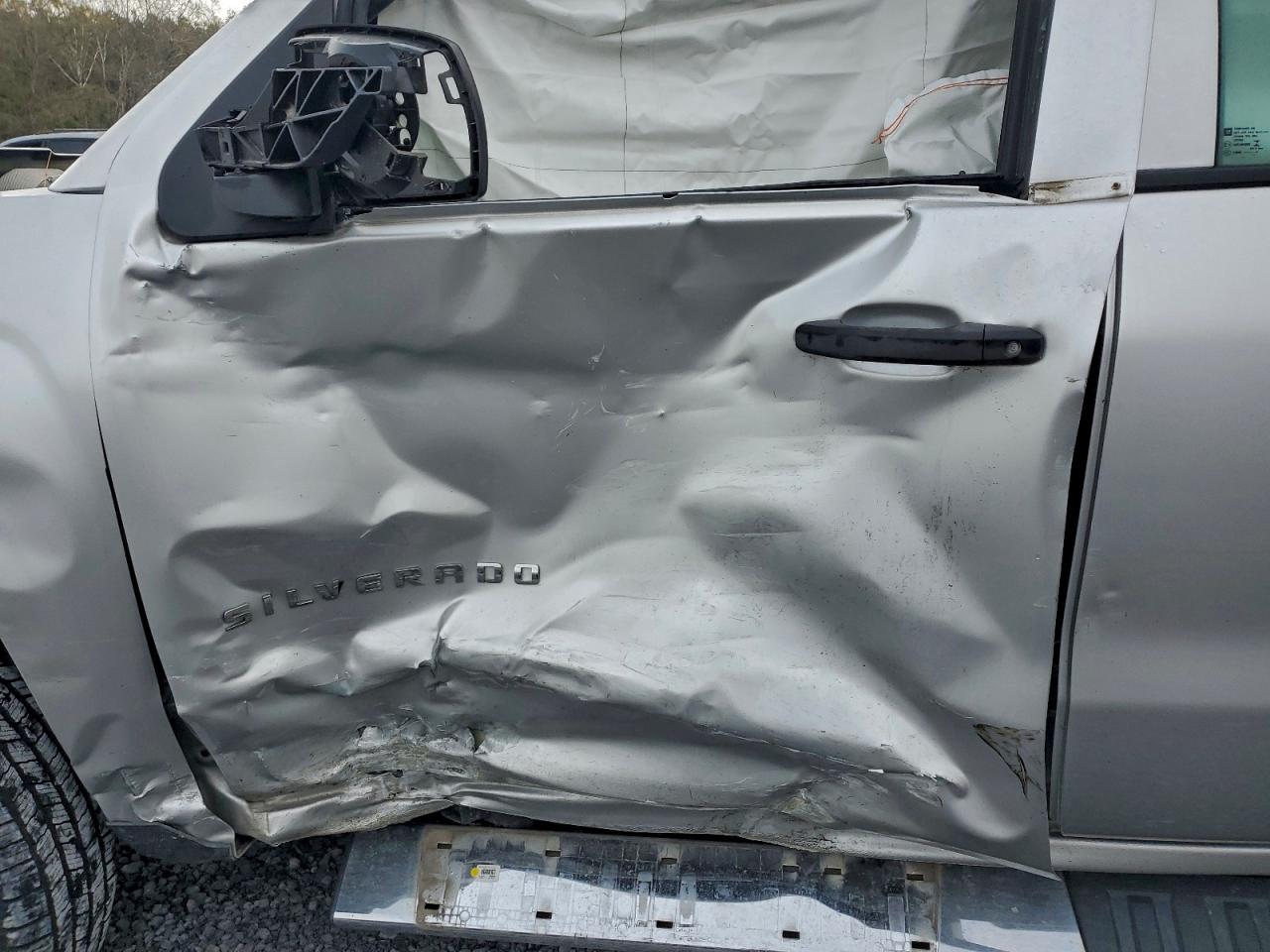 Chevrolet Silverado C1500 Image 11