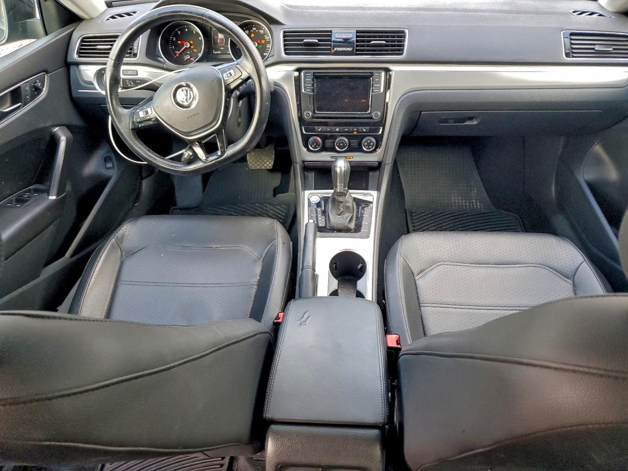 Volkswagen Passat Wolfsburg Image 12