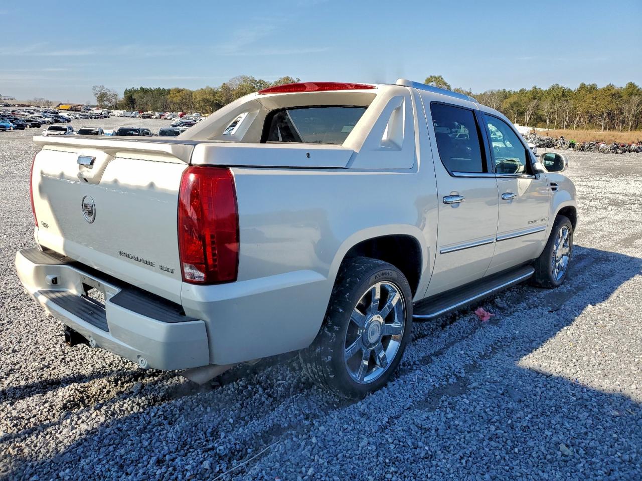 Cadillac Escalade Ext Image 3