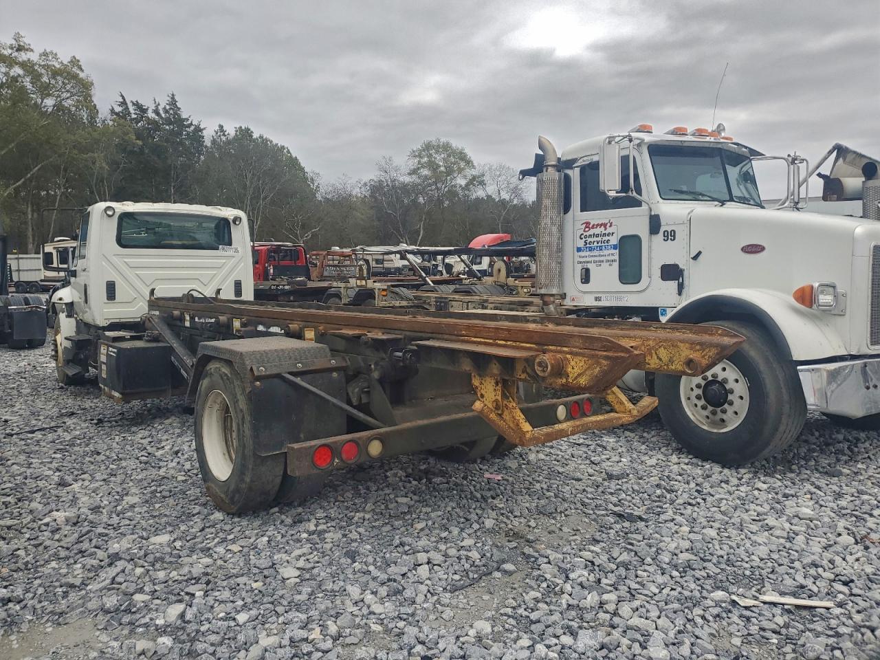 International 4300 4300 Image 4