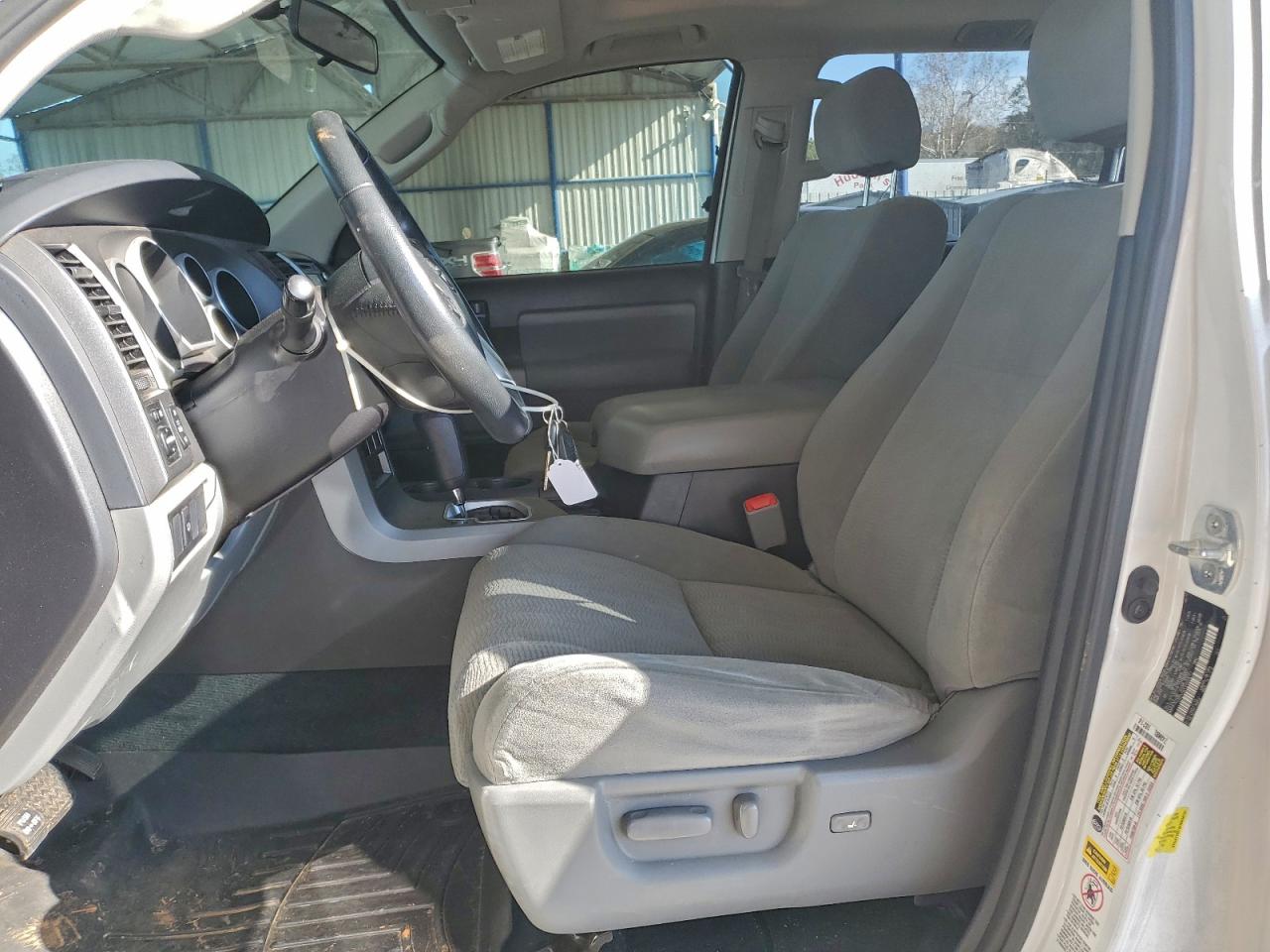 Toyota Sequoia Sr5 Image 2