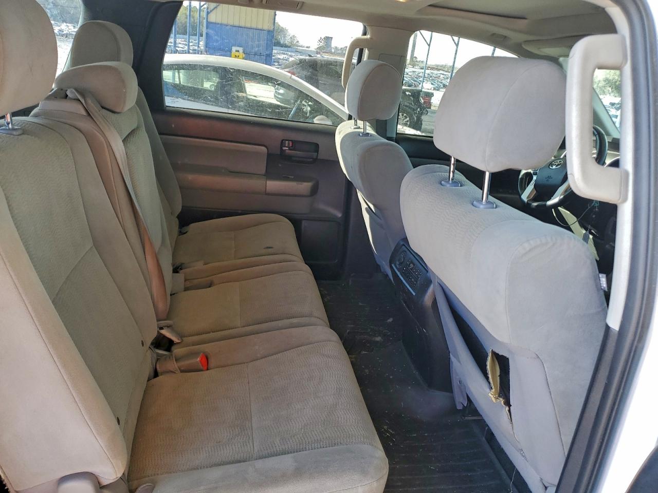 Toyota Sequoia Sr5 Image 6