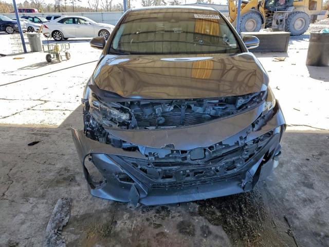 Toyota Prius Le Image 10