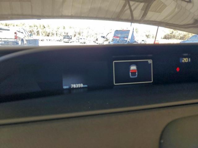 Toyota Prius Le Image 12