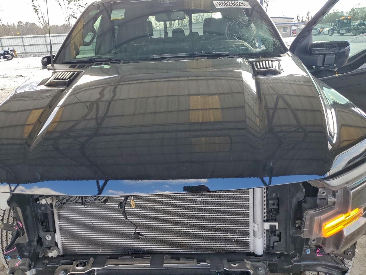 Ford F-150 Platinum Image 12