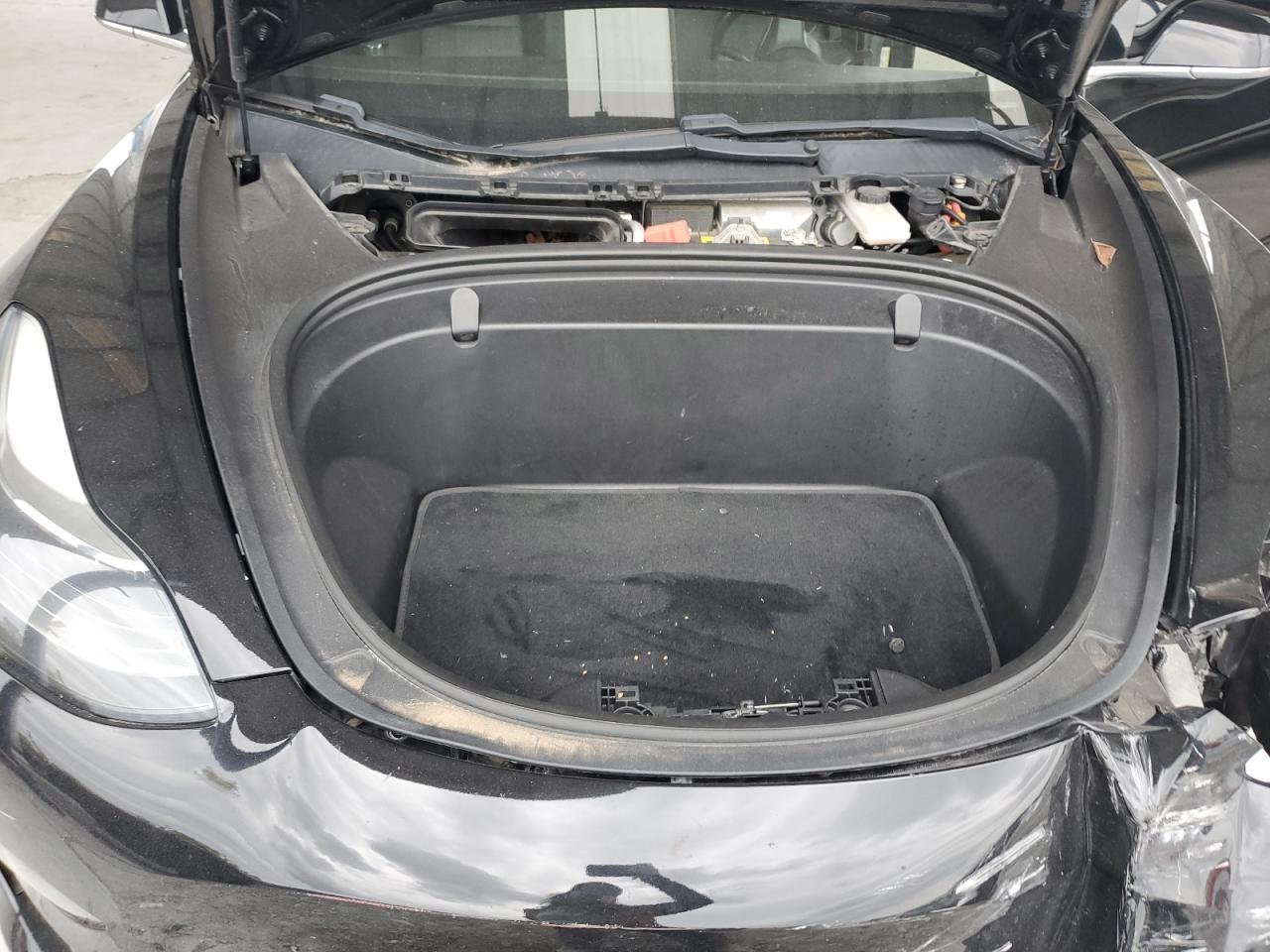 Tesla Model 3 Image 8