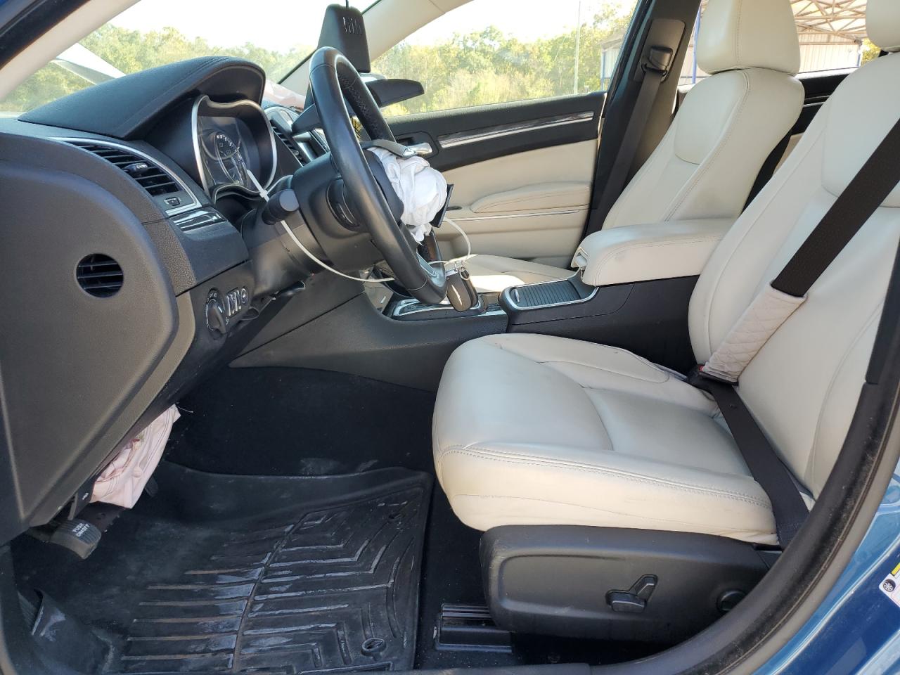 Chrysler 300 Touring L Image 4