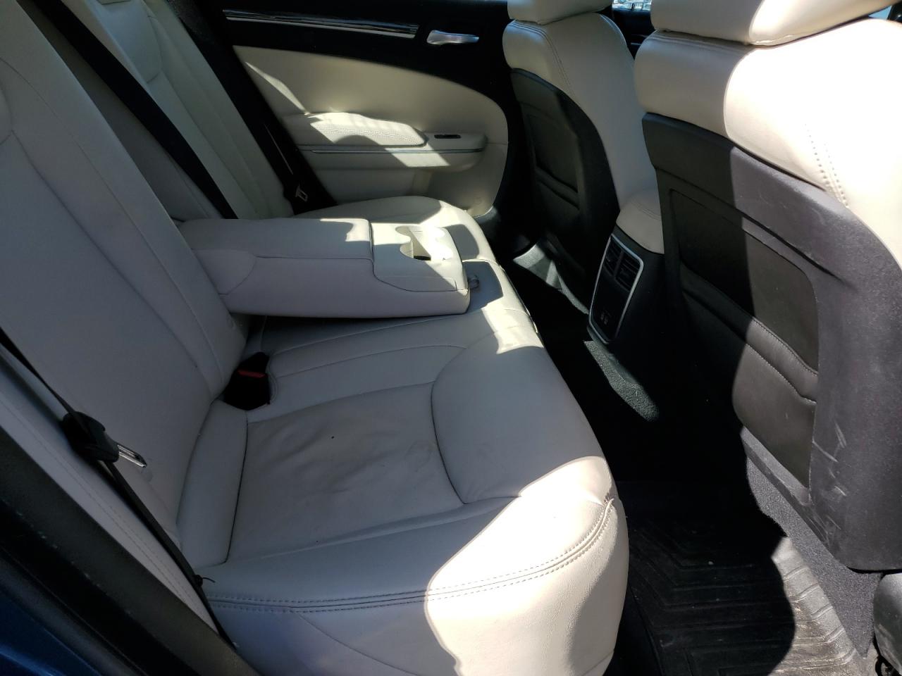 Chrysler 300 Touring L Image 6