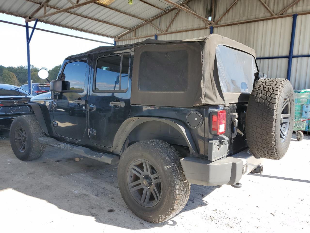 Jeep Wrangler Sahara Image 7