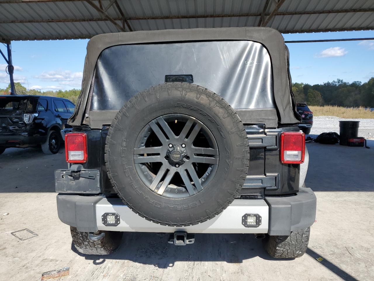 Jeep Wrangler Sahara Image 8