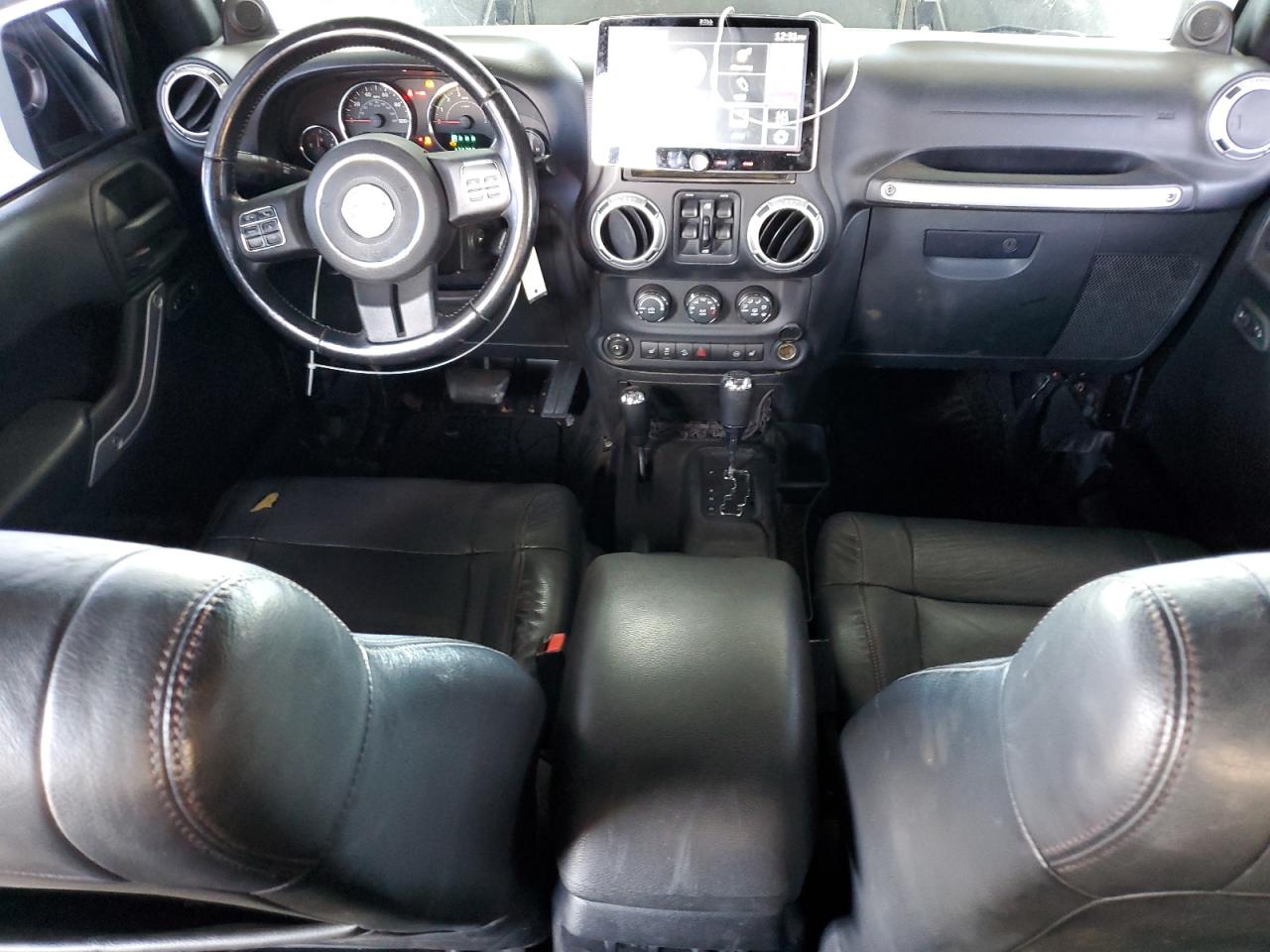 Jeep Wrangler Sahara Image 2