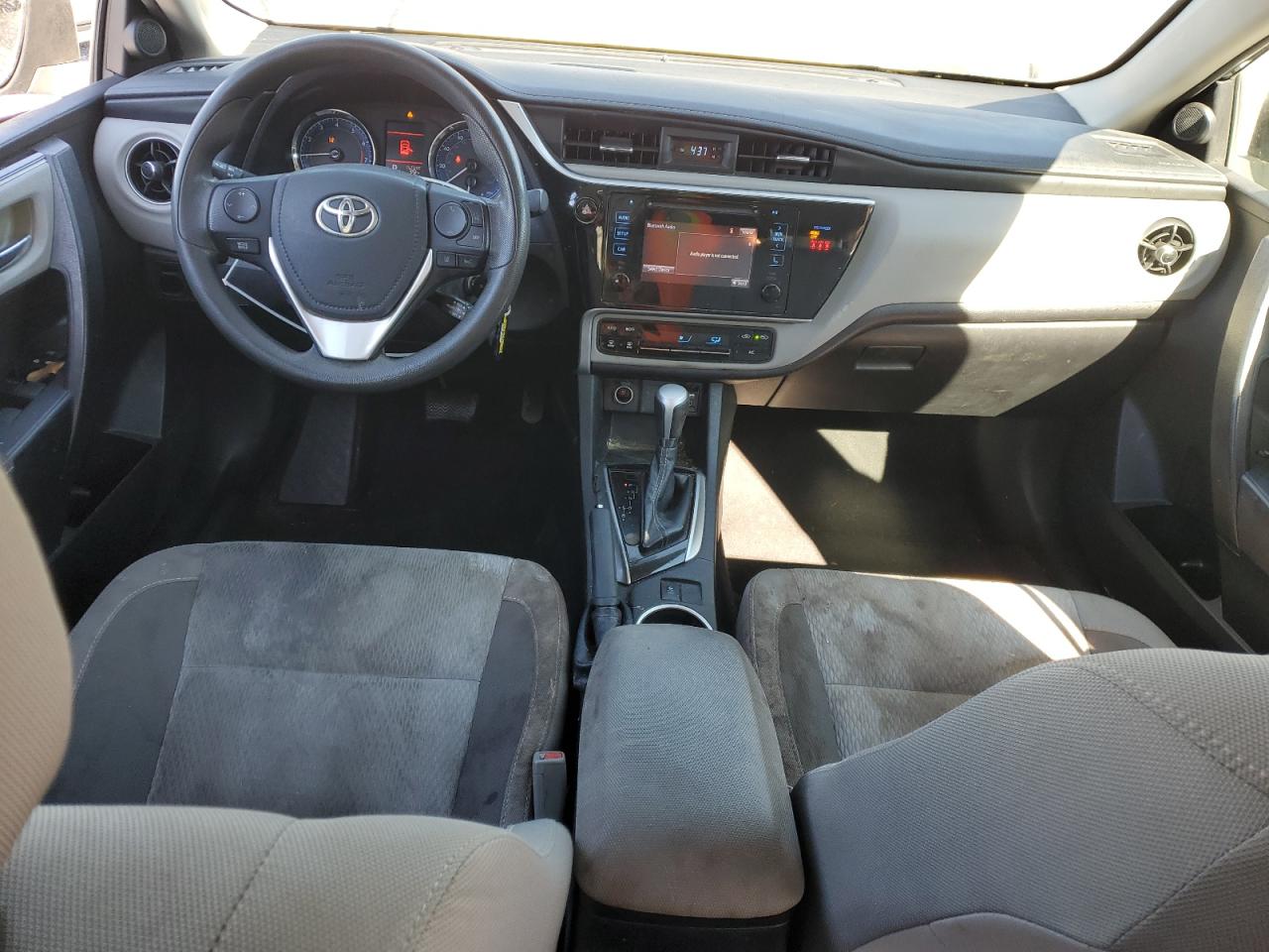 Toyota Corolla L Image 6