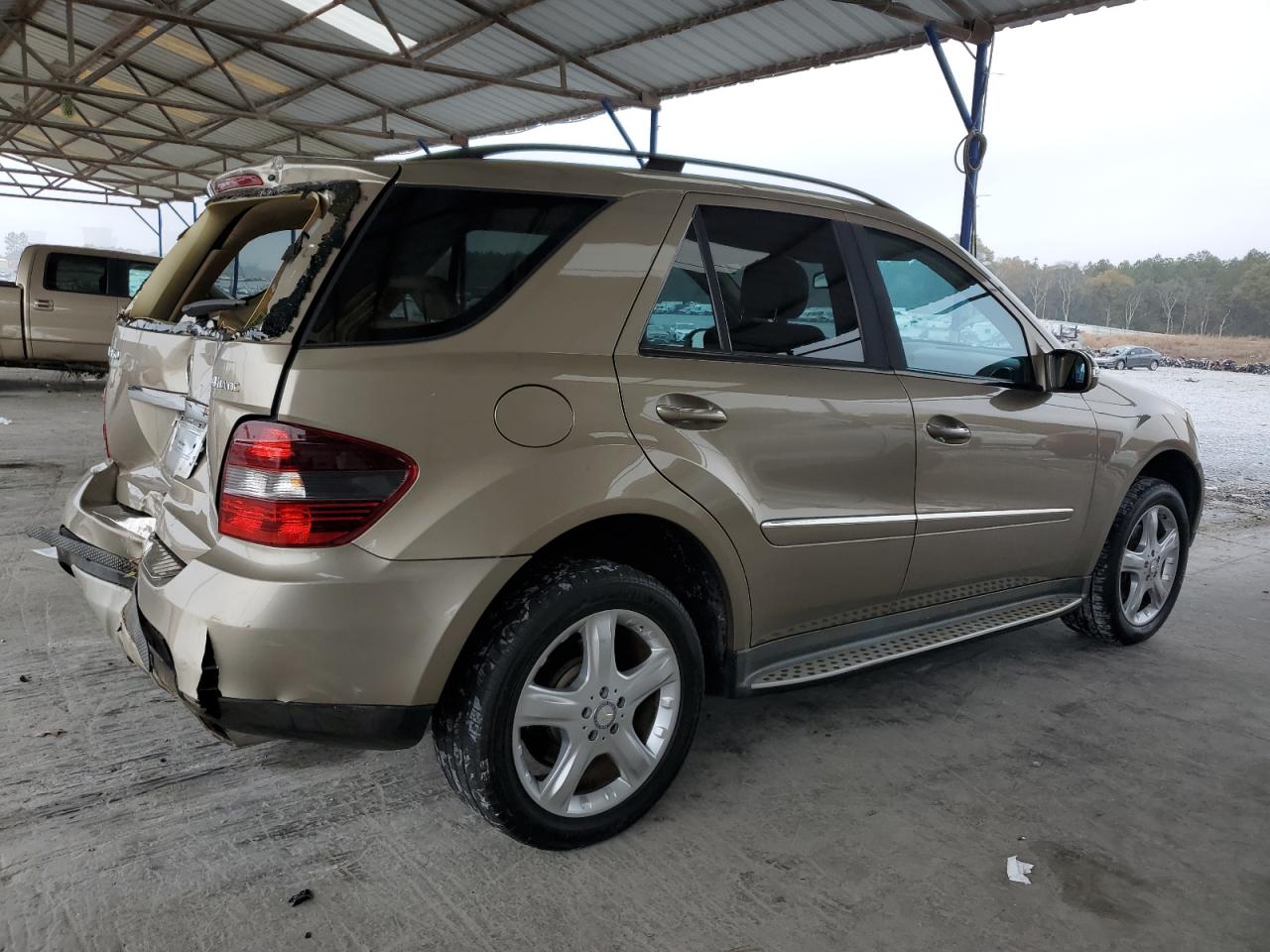 Mercedes-Benz M-Class 350 Image 3