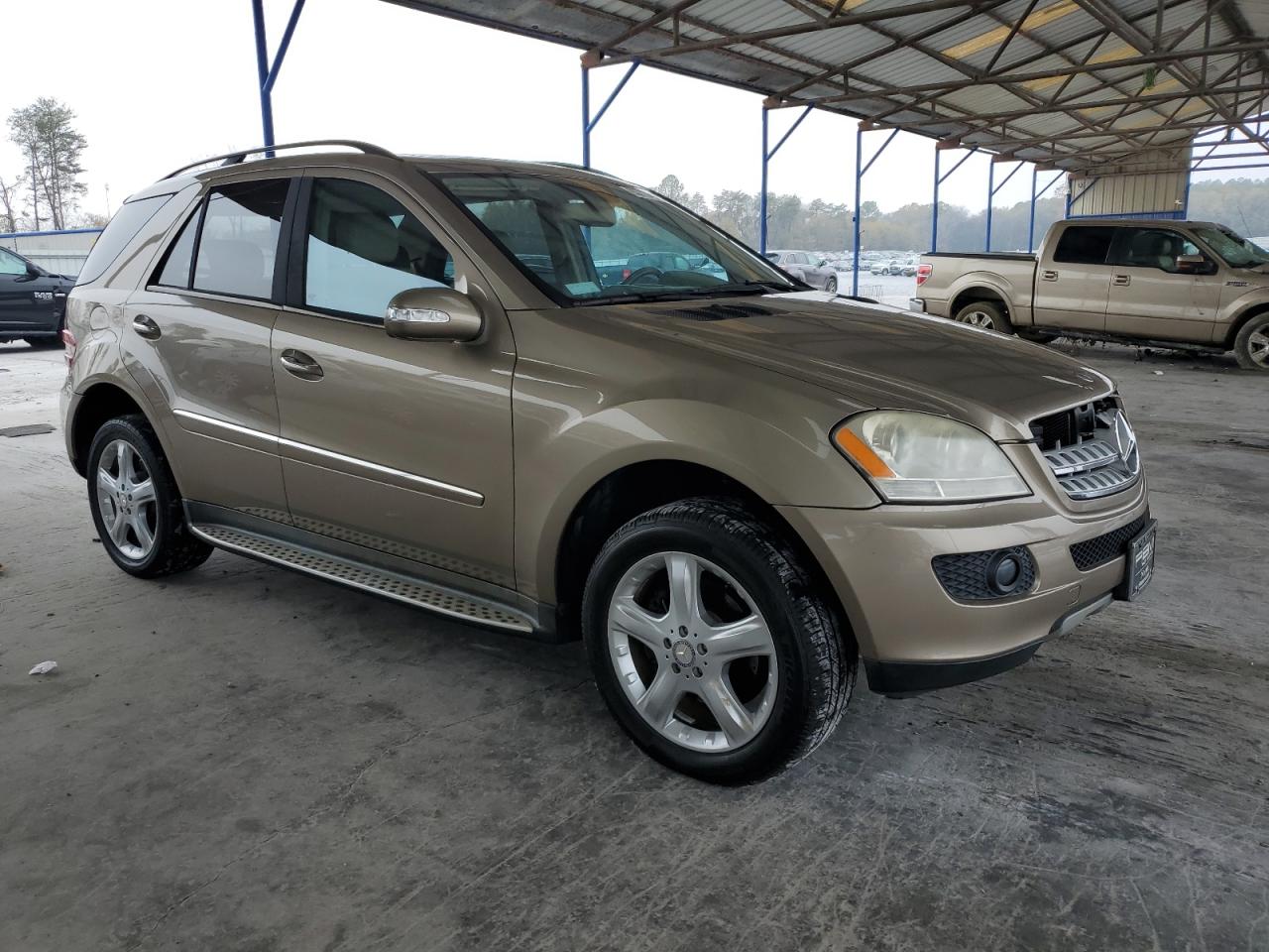 Mercedes-Benz M-Class 350 Image 4