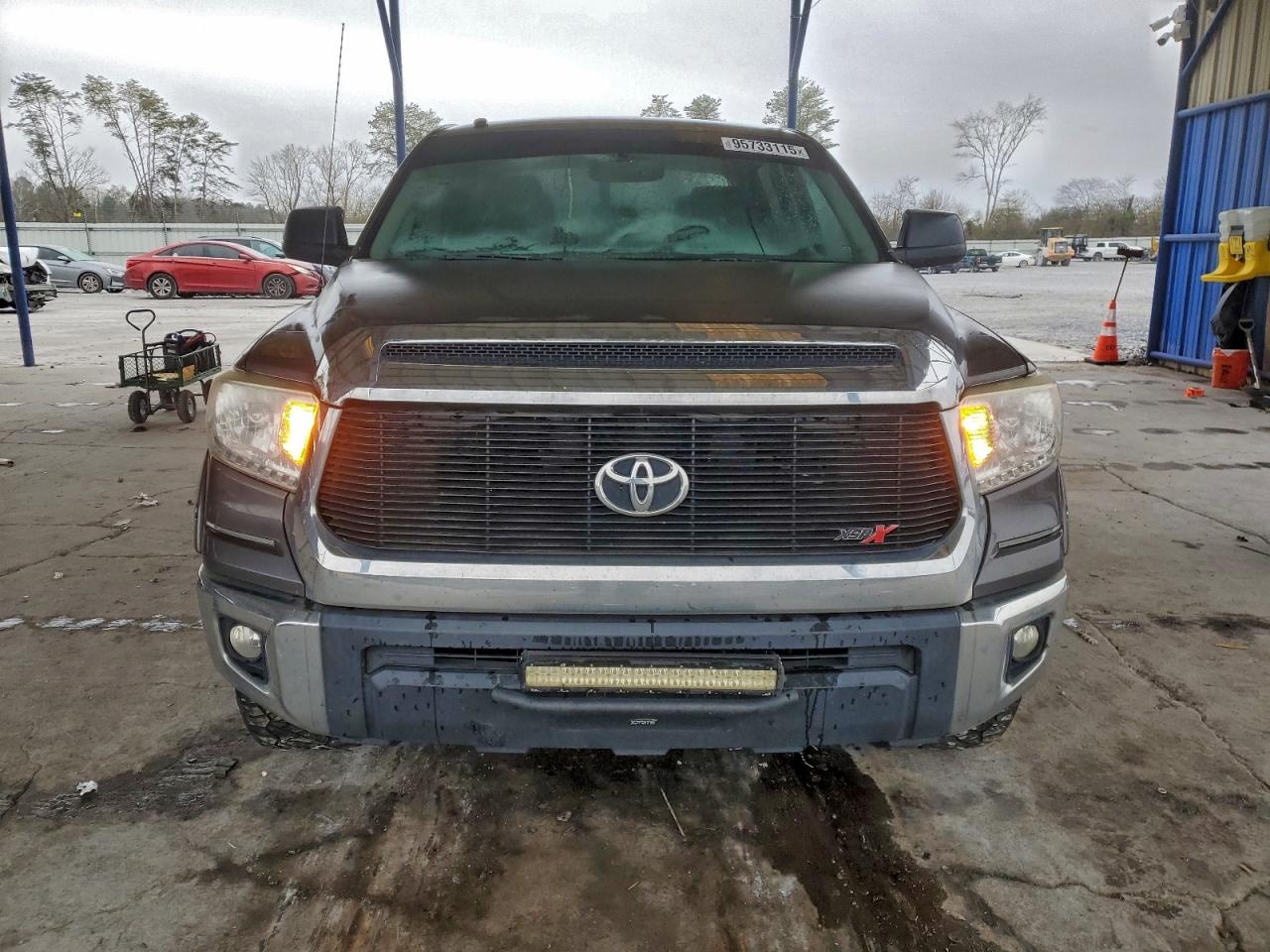 Toyota Tundra Crewmax Sr5 Image 4