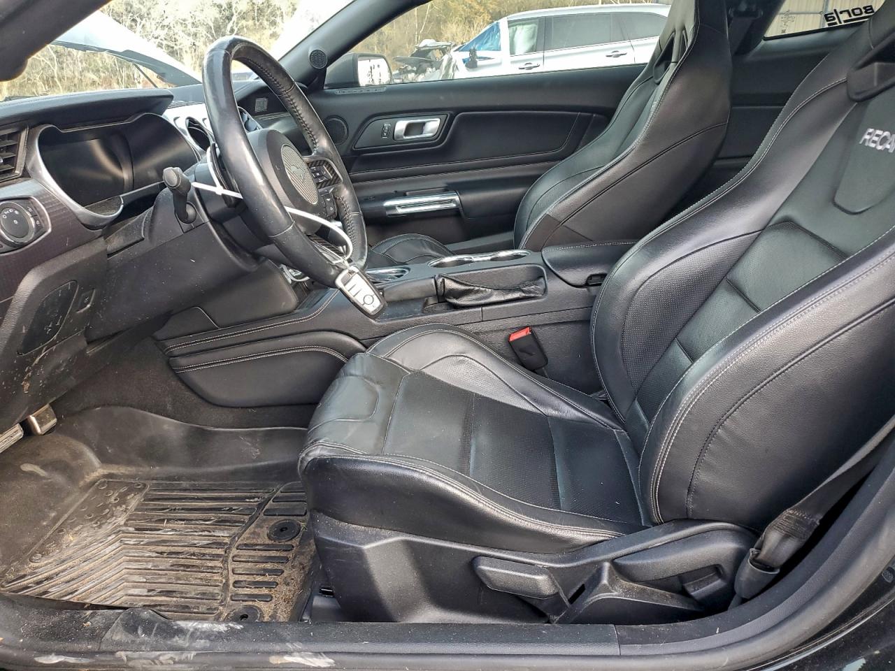 Ford Mustang Image 3