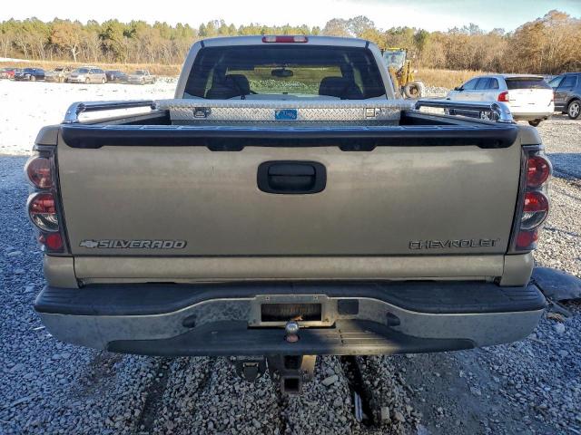 Chevrolet Silverado C1500 Image 2