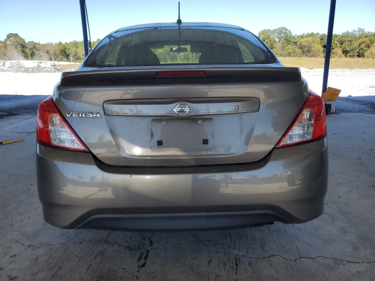 Nissan Versa S Image 2