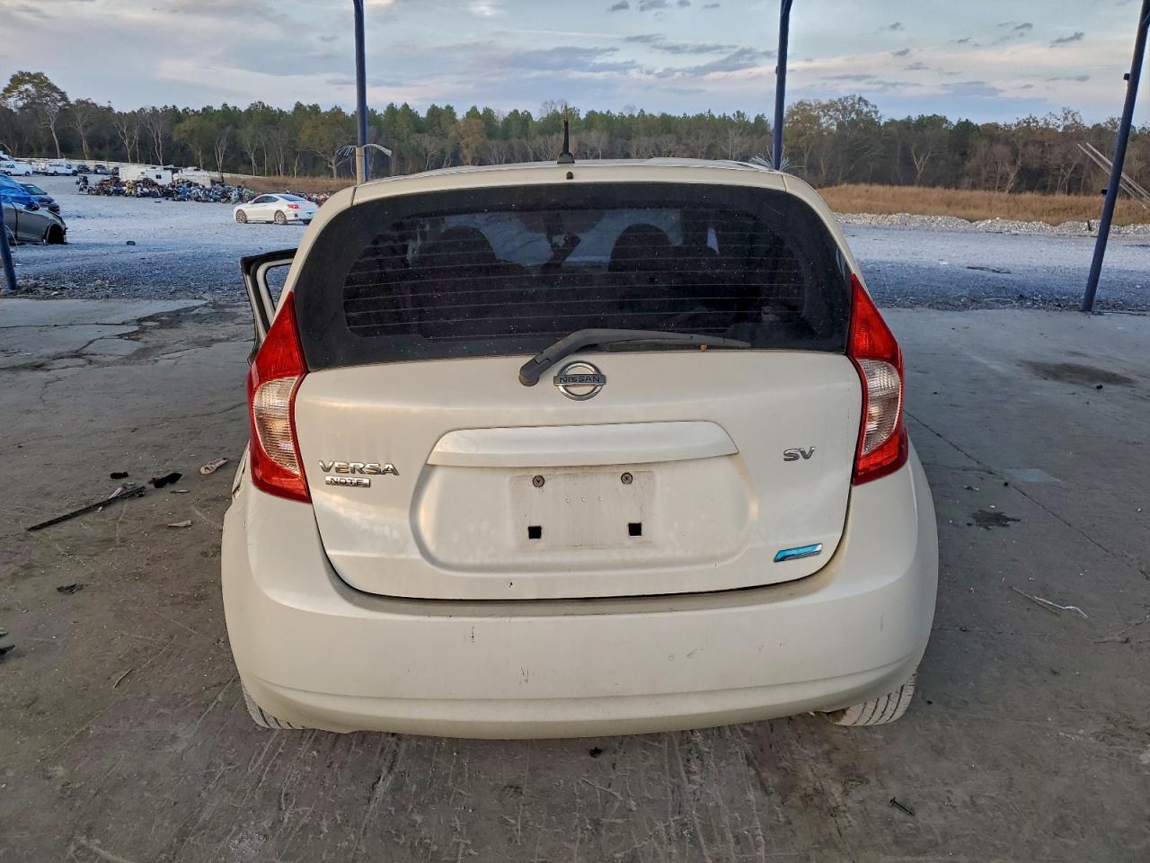 Nissan Versa S Image 8