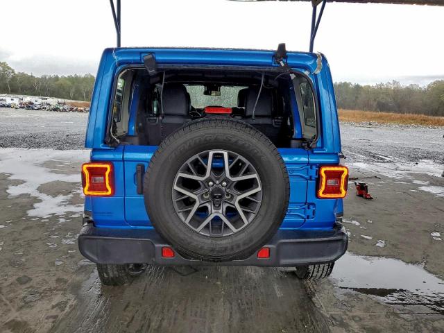 Jeep Wrangler Sahara Image 6