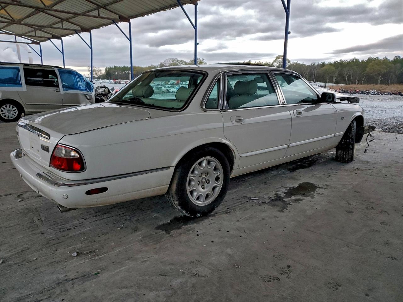 Jaguar Xj8 Image 3