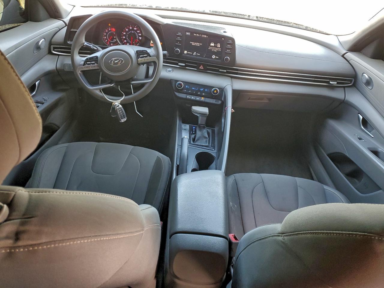 Hyundai ELANTRA Sel Image 9