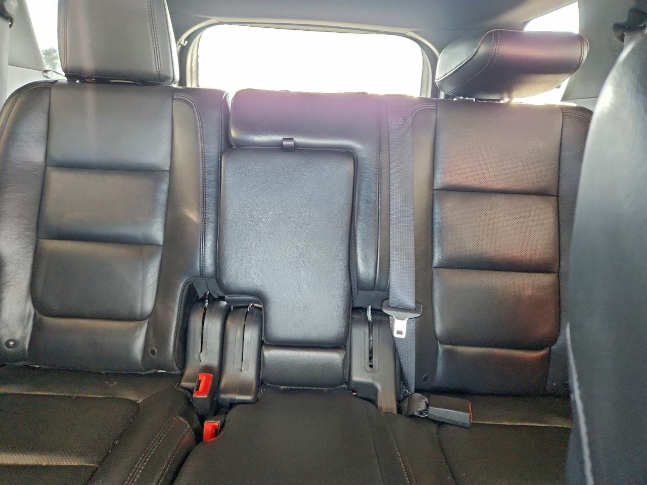 Ford Explorer Limited Image 8