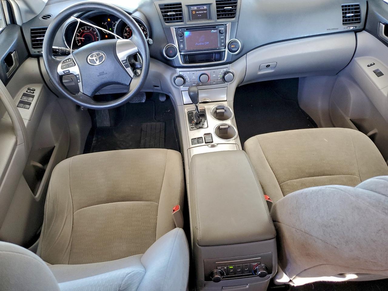 Toyota Highlander Base Image 4