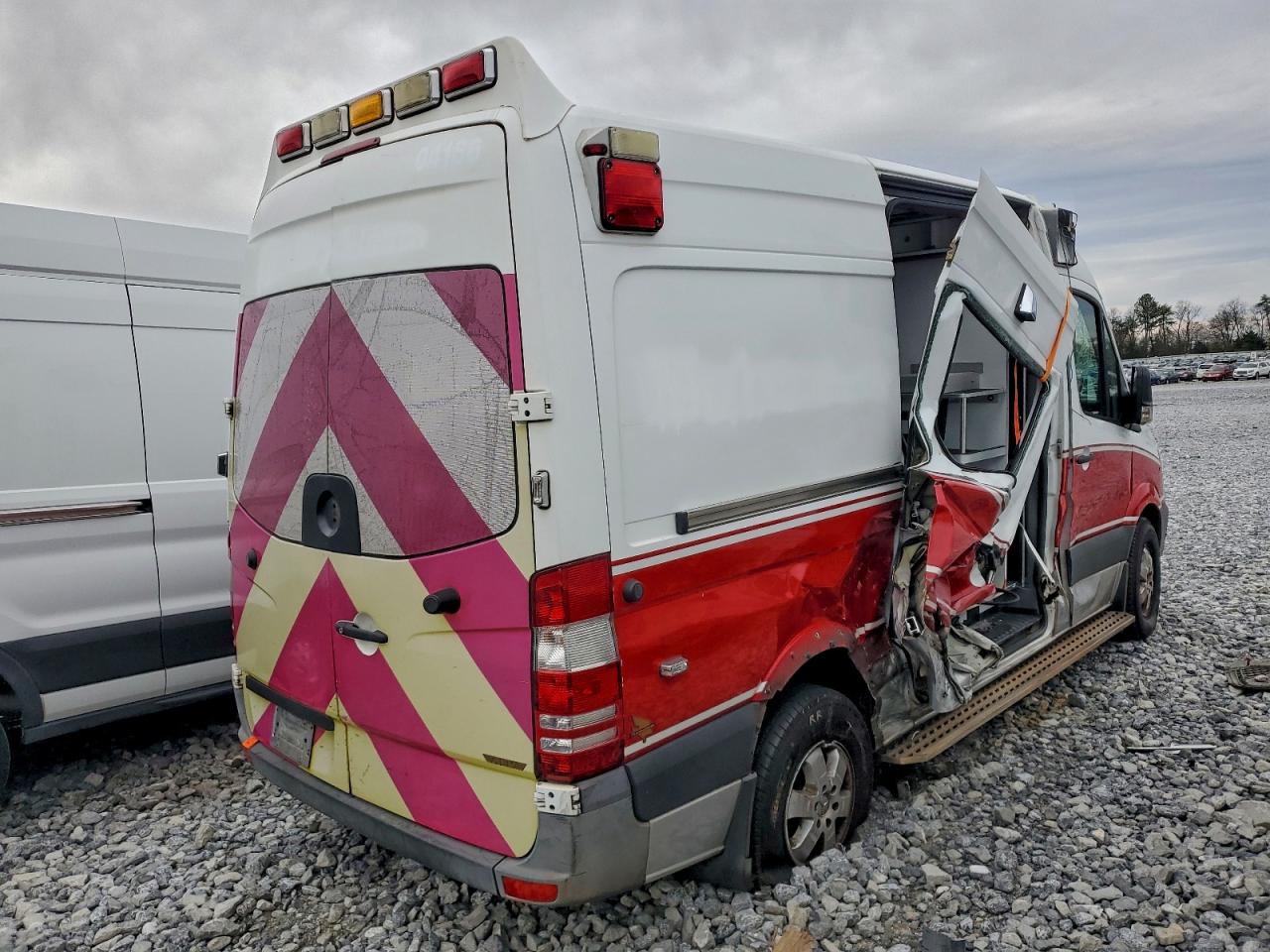 Mercedes-Benz Sprinter 2500 Image 8