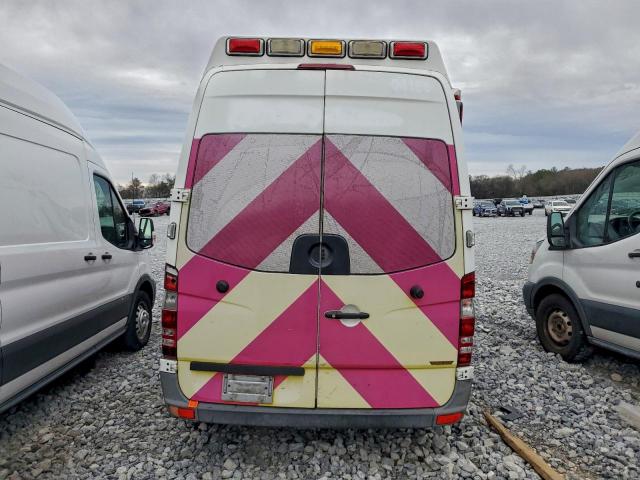 Mercedes-Benz Sprinter 2500 Image 4