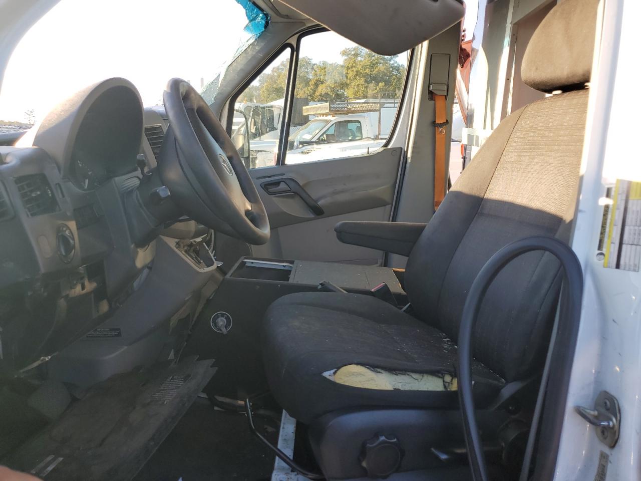 Mercedes-Benz Sprinter 2500 Image 10