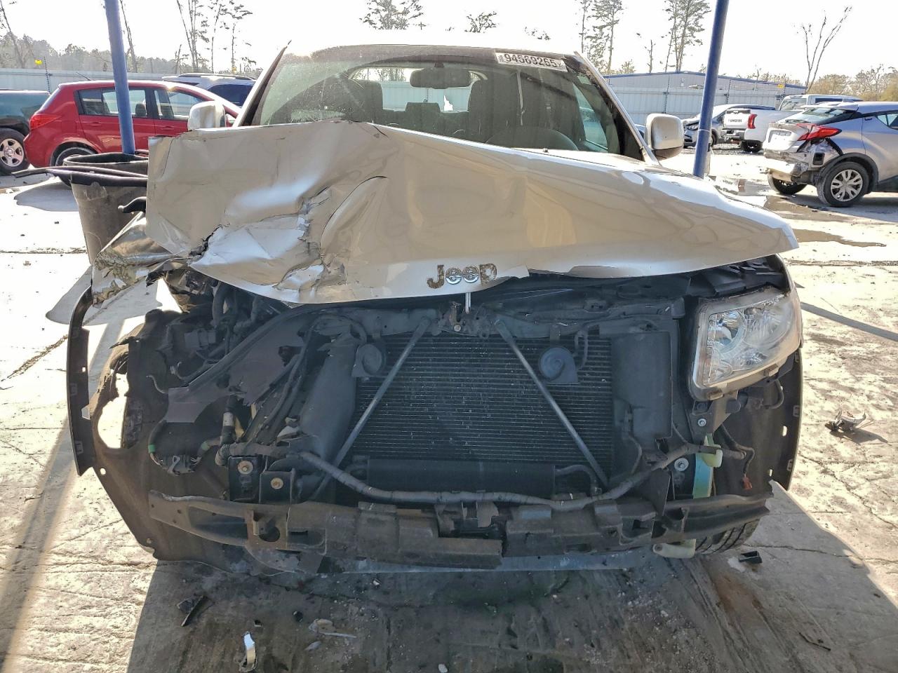 Jeep Grand Cherokee Laredo Image 11