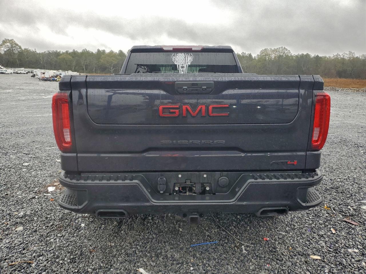 GMC Sierra K1500 At4 Image 3
