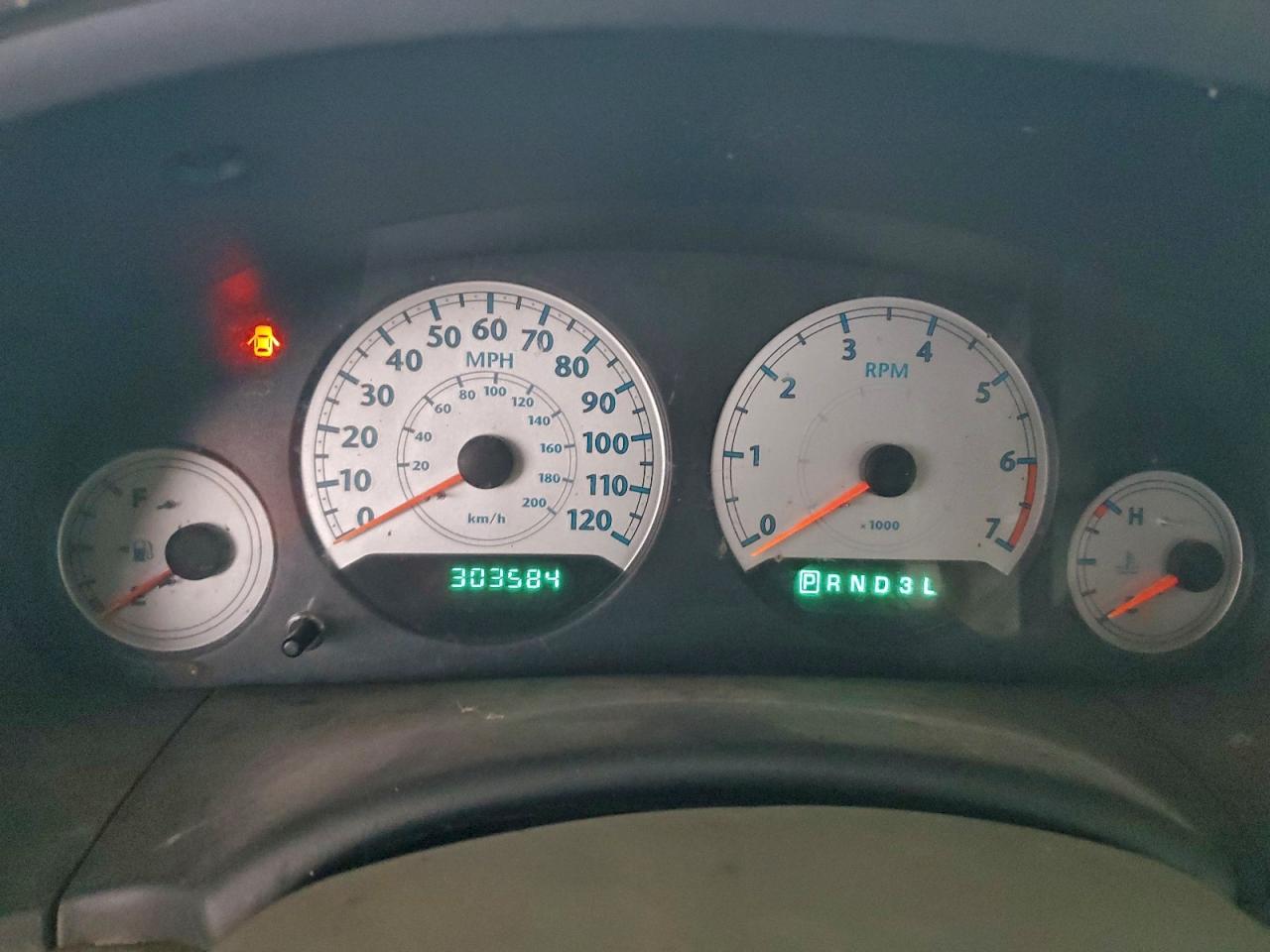 Chrysler Minivan Touring Image 3