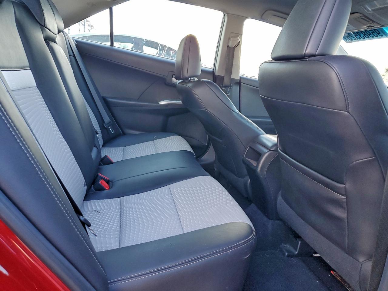 Toyota Camry L Image 9