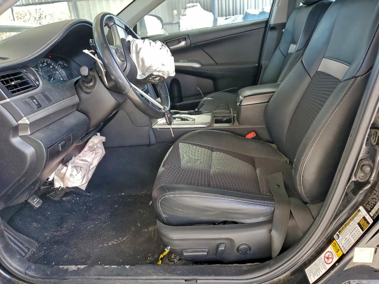 Toyota Camry L Image 10