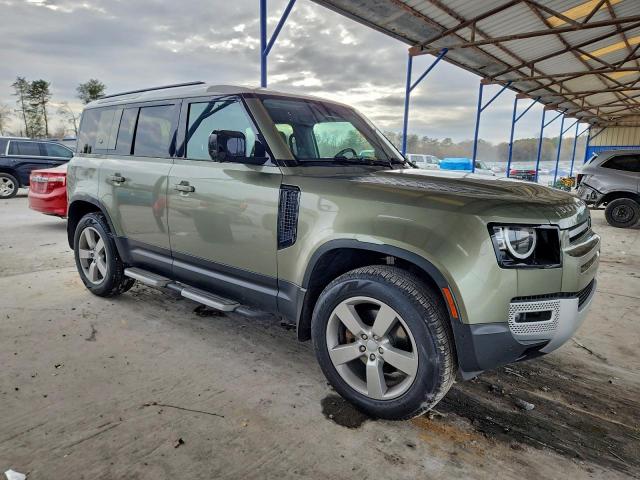 Land Rover Defender 110 S Image 2